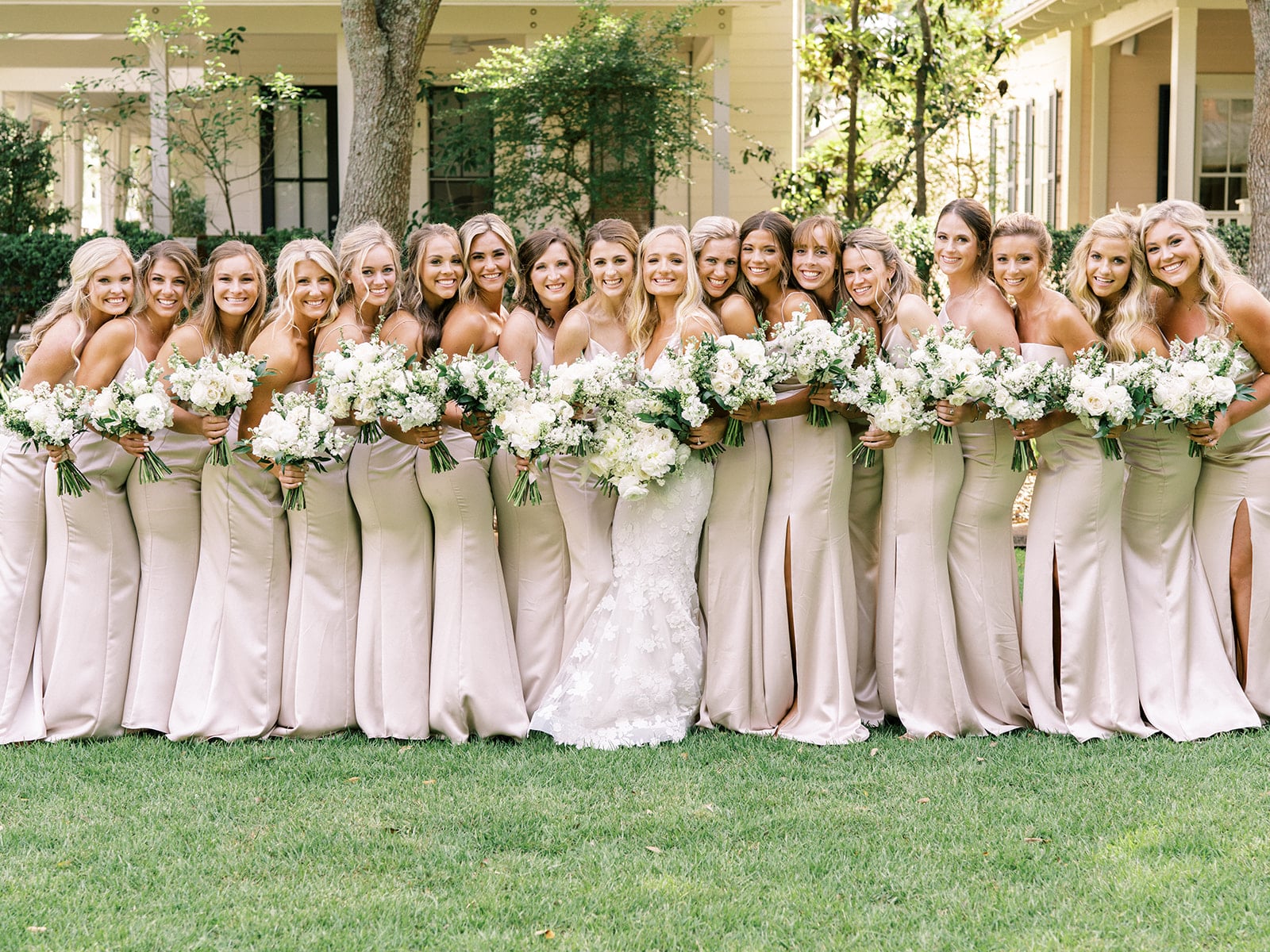 Large wedding party portrait of bridesmaids in blush pink bridesmaid dresses