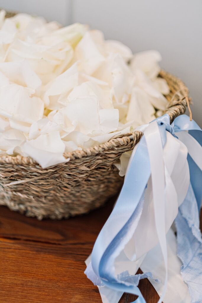 petals for church wedding